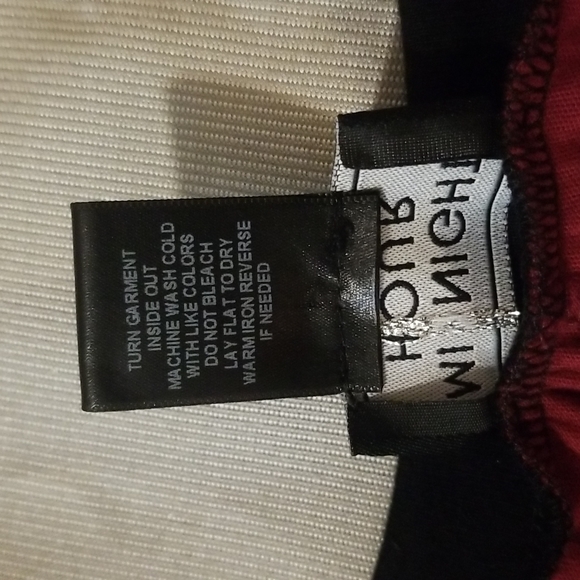 MIDNIGHT HOUR BURGUNDY  & BLACK SKULL DRESS WITH POCKETS SIZE SML - Picture 8 of 8